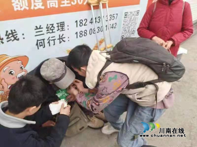 点赞！纳溪护国中学学生毫不犹豫搀扶摔倒老人