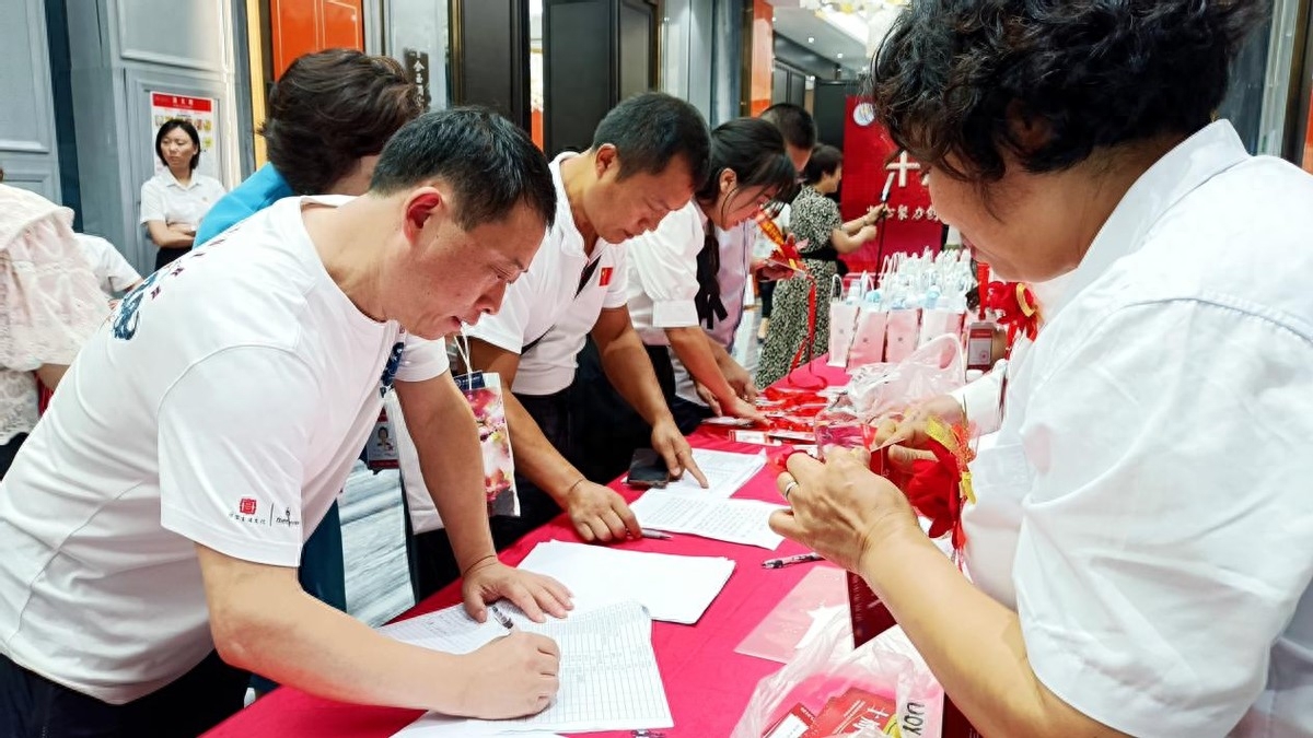 泸州市小微企业商会十周年庆典活动圆满举行(图4) 泸州市小微企业商会十周年庆典活动圆满举行(图4)