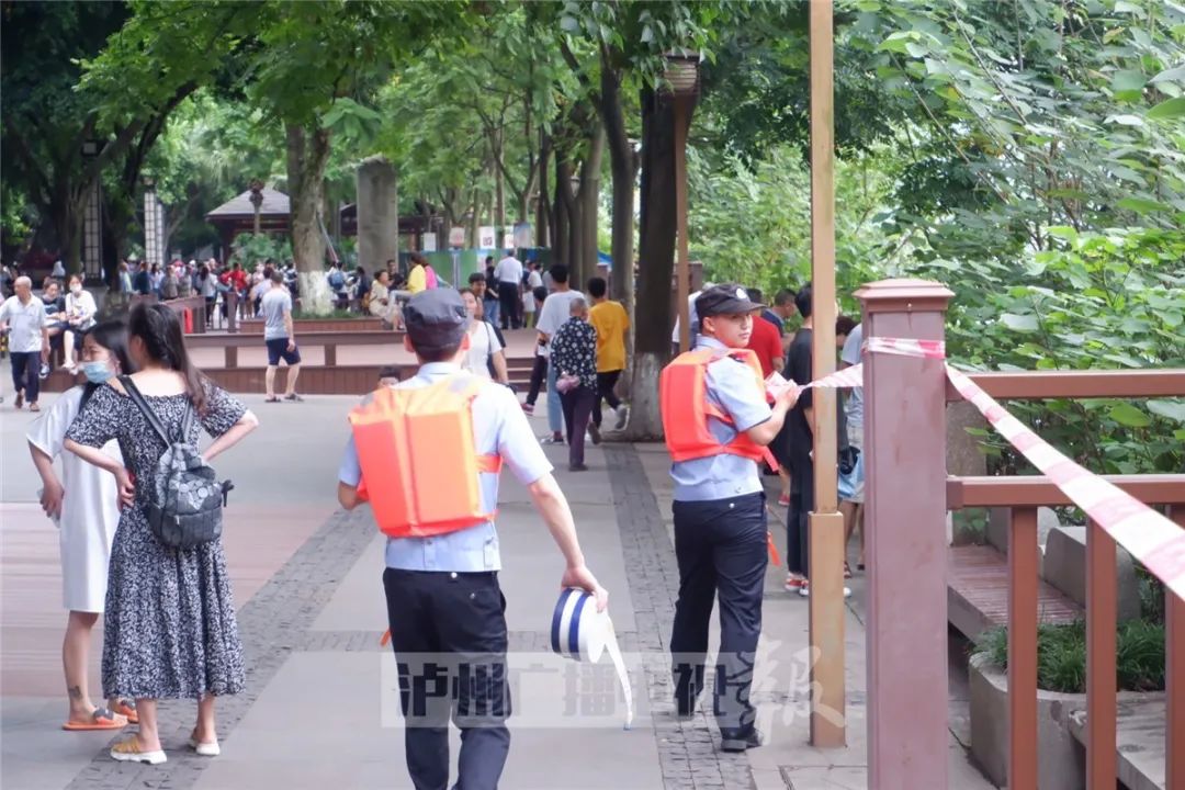 泸州段长江沱江洪峰来袭 临江市民陆续撤离中(图11) 泸州段长江沱江洪峰来袭 临江市民陆续撤离中(图11)