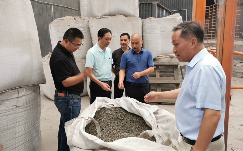 泸州市公路局领导在旌辰沥青混凝土有限公司调研指导工作(图5) 泸州市公路局领导在旌辰沥青混凝土有限公司调研指导工作(图5)