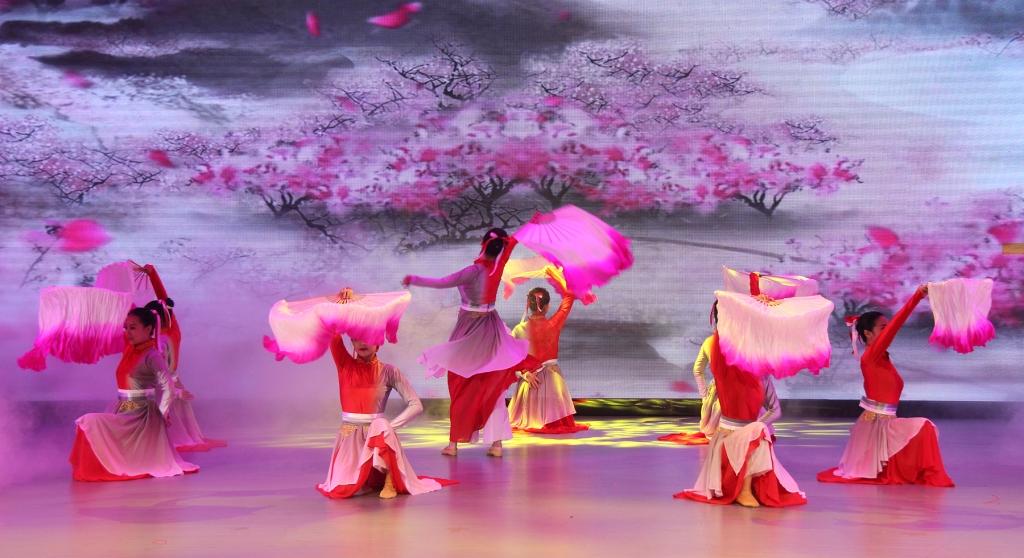 万人赏月诵中秋 喜迎双节万家乐(图4) 万人赏月诵中秋 喜迎双节万家乐(图4)