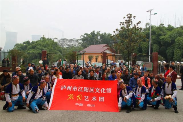 江阳区新联会在江北镇敬老院举办“伴晚义仓”公益活动(图4) 江阳区新联会在江北镇敬老院举办“伴晚义仓”公益活动(图4)