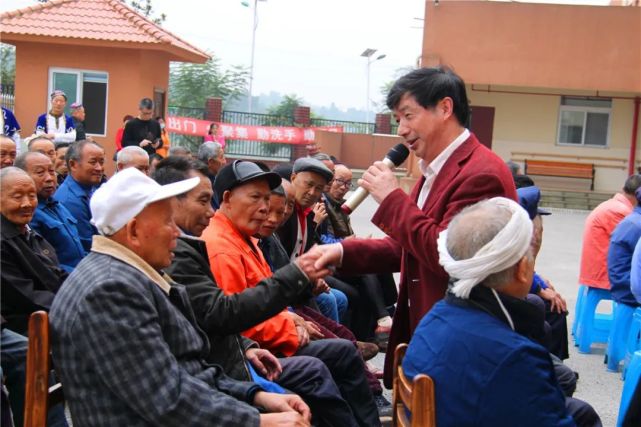 江阳区新联会在江北镇敬老院举办“伴晚义仓”公益活动(图12) 江阳区新联会在江北镇敬老院举办“伴晚义仓”公益活动(图12)