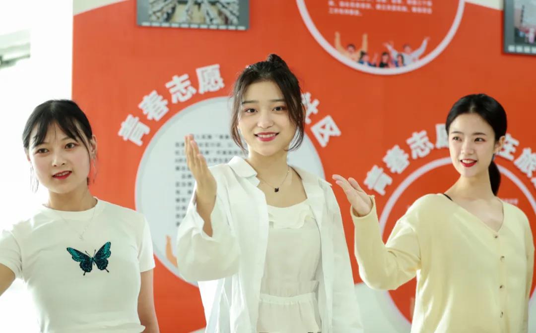 酒博会来了 泸州各高校美女志愿者已就位(图5)
