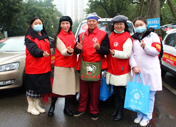 泸州市圆梦关爱协会暖冬行 上百名孤残儿童获关爱(图8) 泸州市圆梦关爱协会暖冬行 上百名孤残儿童获关爱(图8)